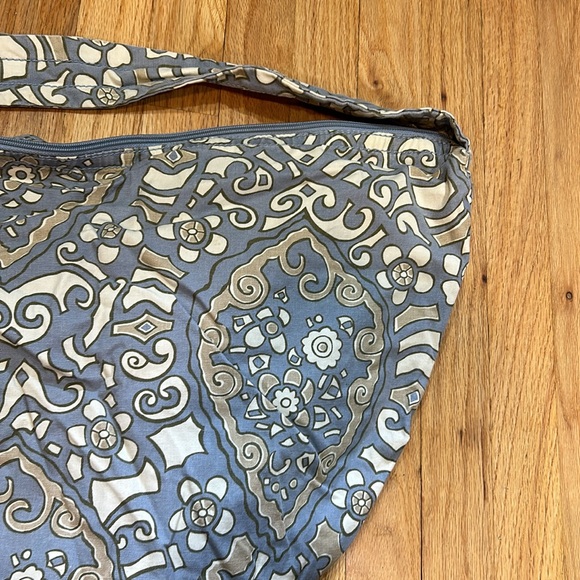 Big zip tote great for the beach - Picture 8 of 11